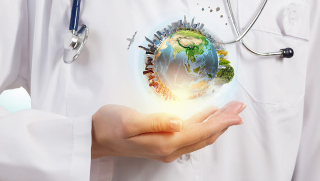 How is technology aiding the medical tourism market in India?